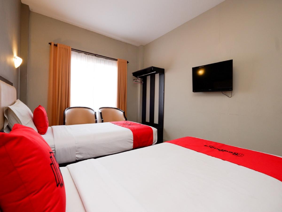 Reddoorz Plus @ Singosari Raya Semarang Exterior foto
